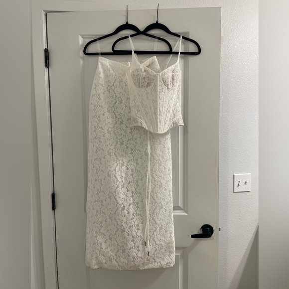 Rosie Etienne Penelope Lace Gown - Picture 5 of 16